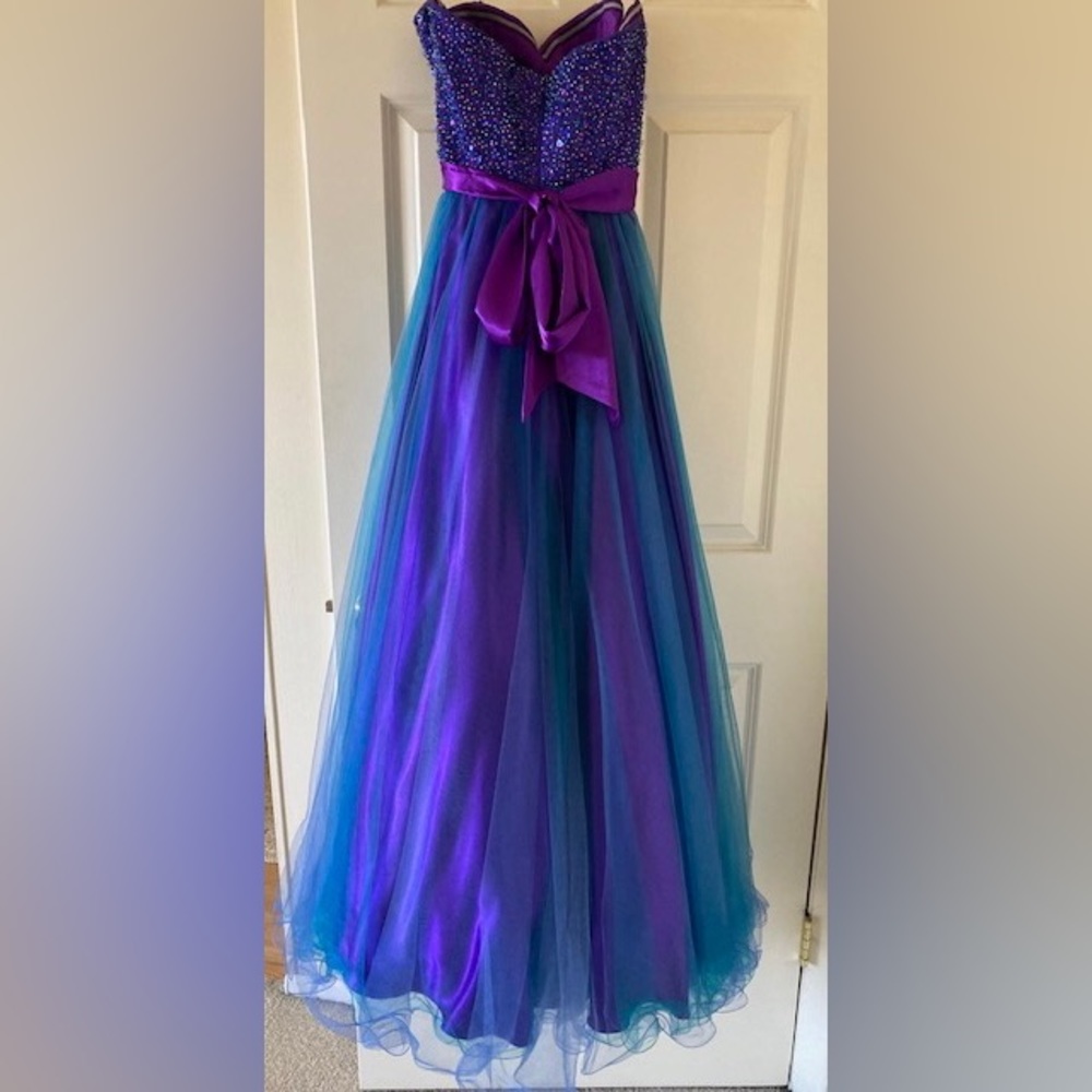 Sean Collection Prom Dress - Picture 2 of 11